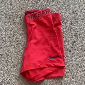 Nike Pro 3” Red Size S